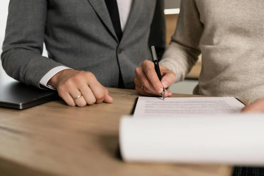 Juristische Übersetzungen: Präzision & Professionalität