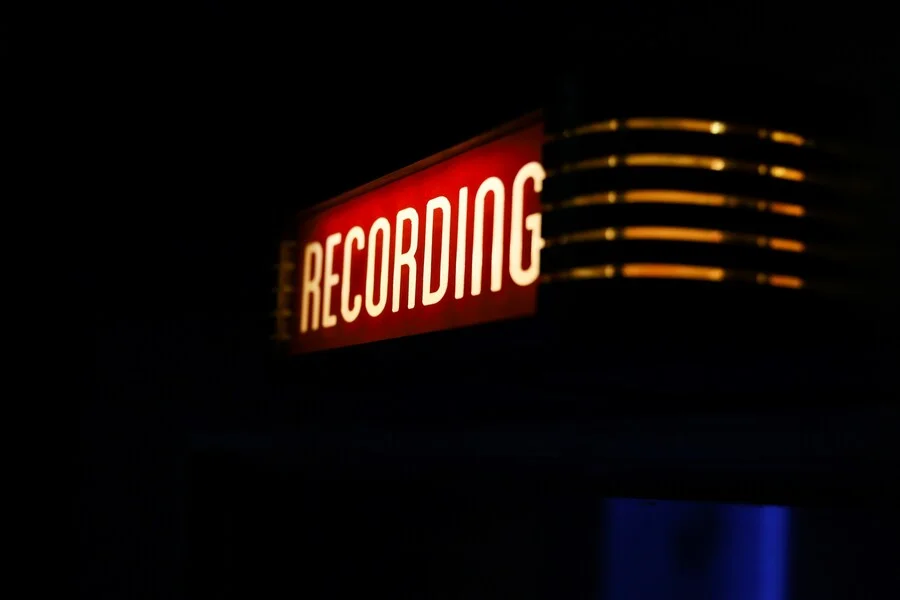 Wie KI-Dubbing die mehrsprachige Videoproduktion neu definiert